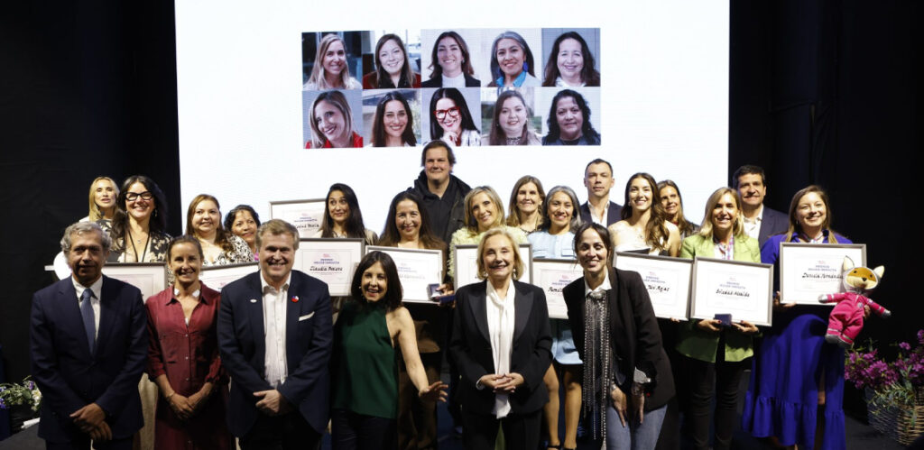 Diez emprendedoras sociales recibieron el Premio Mujer Impacta 2025 por su contribución a generar un cambio social y cultural en Chile