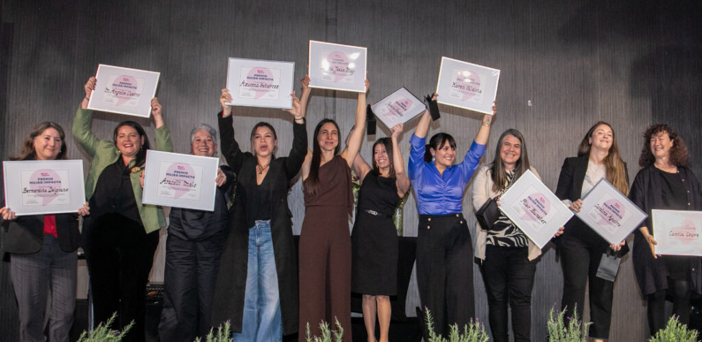 Premio Mujer Impacta: Celebrando el Liderazgo Femenino en Chile